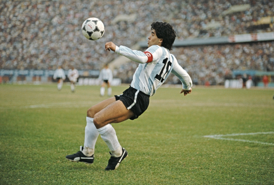 Ginola comparó a Kane con la leyenda argentina Maradona