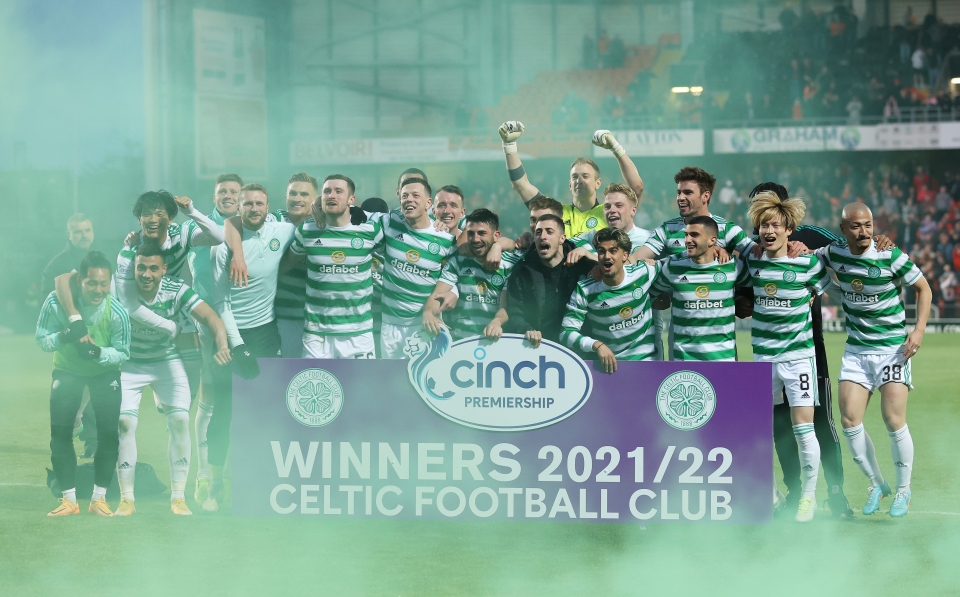 Celtic ganó su décimo título en 11 años con un punto ganado con esfuerzo contra Dundee United