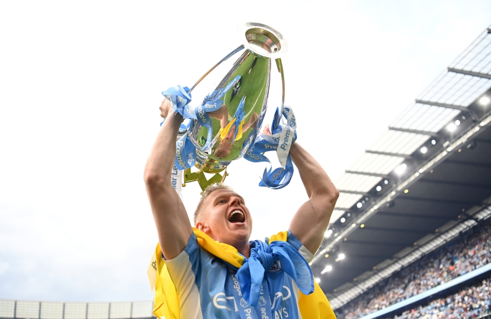 Zinchenko recogió su cuarto título de la Premier League con el Manchester City la temporada pasada