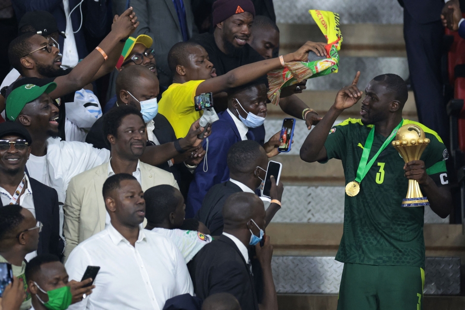 Koulibaly se perdió seis partidos con el Napoli mientras capitaneaba a Senegal hacia la gloria en Camerún