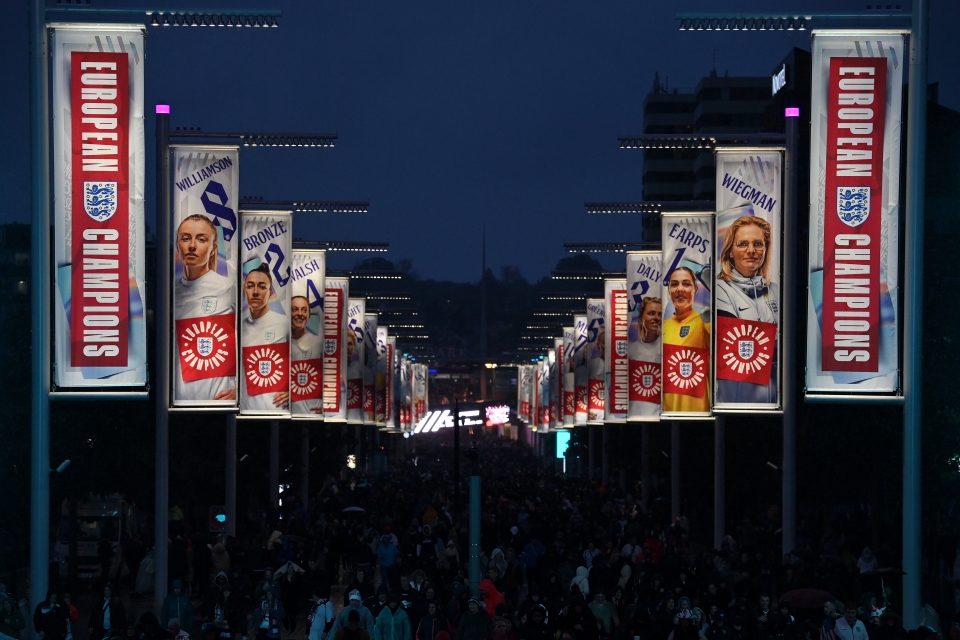 Los rostros de los campeones de Europa se exhibieron a lo largo de Wembley