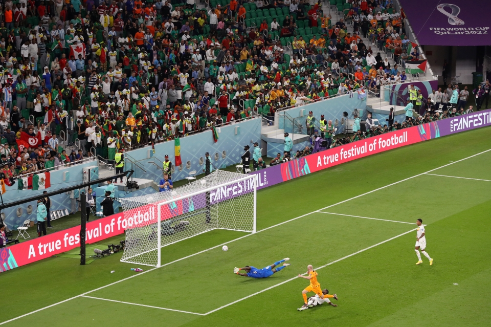 Klaassen selló la victoria de Holanda en el descuento con este gol