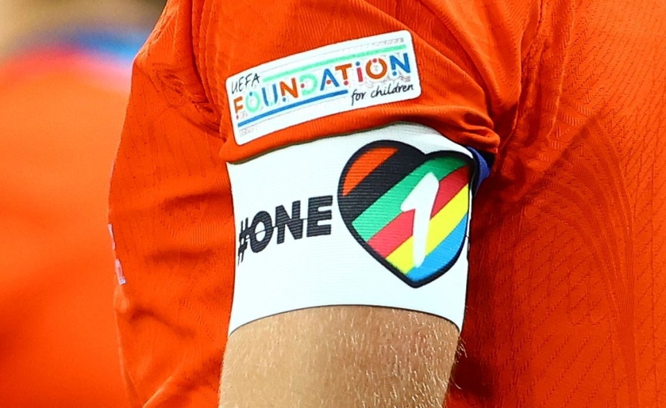 El brazalete OneLove iba a ser usado por siete naciones diferentes en la Copa del Mundo.