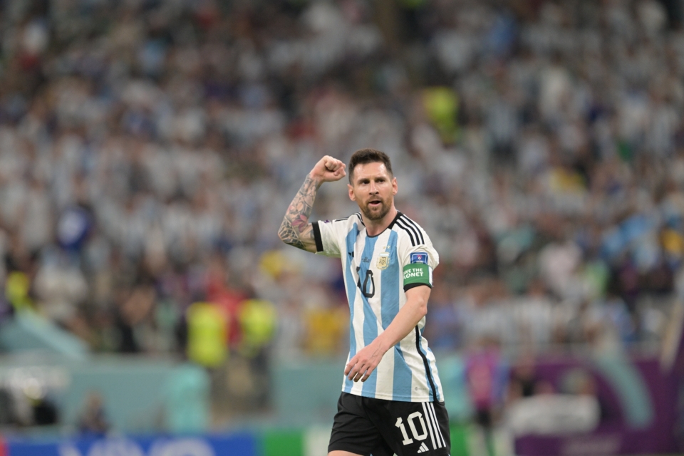 Messi ahora tiene tantos goles en la Copa Mundial como Diego Maradona (8), con solo Gabriel Batistuta (10) anotando más para la nación.
