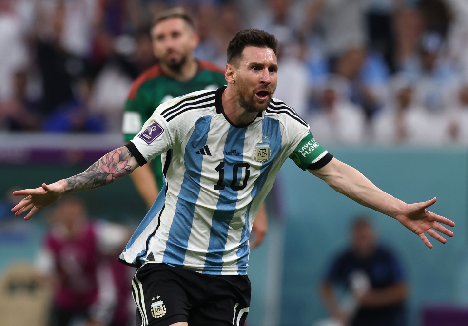 Messi anotó un gol brillante desde larga distancia para abrir el marcador de Argentina en su victoria 2-0 sobre México